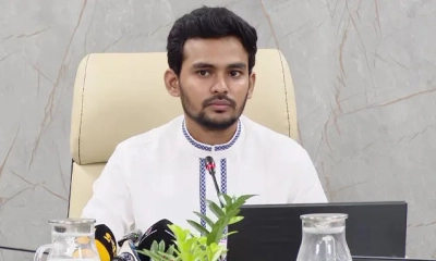 ফ্যাসিবাদকে আপনার ঘাড়ে চাপতে দিয়েন না : আসিফ মাহমুদ