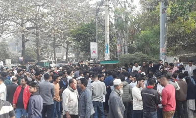নির্বাচন কমিশন ঘেরাও করেছে ছাত্রদল