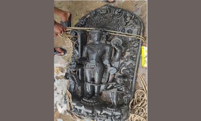 বগুড়ায় কষ্টিপাথরের মূর্তি উদ্ধার, গ্রেপ্তার ২