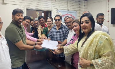 আরমান-মুক্তির মনোনয়নপত্র জমা দিলেন বাপ্পারাজ