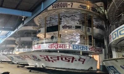 বরিশালে লঞ্চ চলাচল বন্ধ, দুর্ভোগে যাত্রীরা
