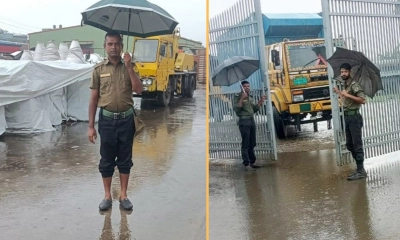 বেনাপোল বন্দরে বৃষ্টিতে পণ্য ভাসলেও পাহারায় আনসার সদস্যরা