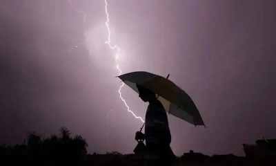বজ্রপাত থেকে রক্ষা পেতে যা করবেন