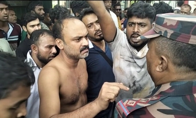 বেনাপোলে বাসচালককে মারধরের অভিযোগ। ছবি- রূপালী বাংলাদেশ