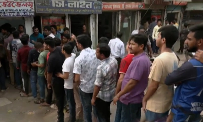 ঈদযাত্রার টিকিট কাটতে বাস টার্মিনালে উপচে পড়া ভিড়