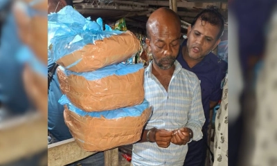 আটক মাদক ব্যবসায়ী মো. চান মিয়া। ছবি- ‍রূপালী বাংলাদেশ