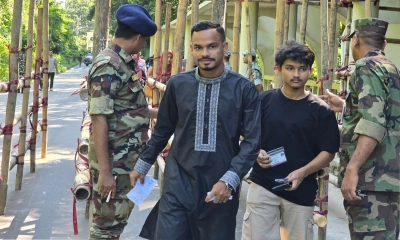 চাকসু নির্বাচনে ভোটগ্রহণ চলছে
