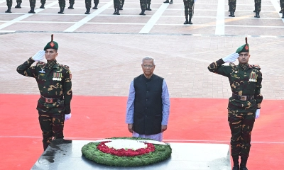 শহীদ বুদ্ধিজীবী স্মৃতিসৌধে প্রধান উপদেষ্টার শ্রদ্ধা