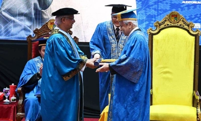 প্রধান উপদেষ্টাকে সম্মানসূচক ডক্টরেট ডিগ্রি দিলো ইউকেএম