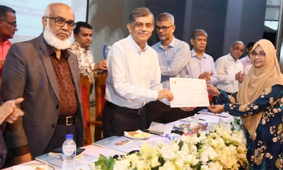 ফুল কিনে শিক্ষক ও মা-বাবাকে দেওয়ার অনুরোধ শিক্ষা উপদেষ্টার