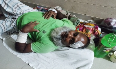 সরকারি জায়গায় ঘর ভেঙ্গে দিল ইউএনও, হামলায় আহত পিতা-পুত্র