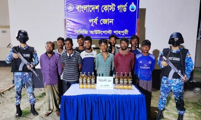 সেন্টমার্টিন-টেকনাফে কোস্ট গার্ডের পৃথক অভিযানে ১৩ জন আটক