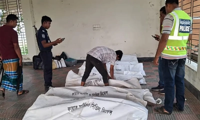 কুমিল্লায় ট্রাক উল্টে নিহত ৭ জন ধানকাটা শ্রমিক