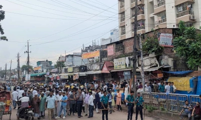 ঢাবির প্রবেশপথ ও আশপাশে রাজনৈতিক কর্মীদের ভিড়