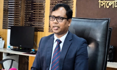 আলোচিত ডিসি সরোয়ারসহ তিন কর্মকর্তাকে হাইকোর্টের শোকজ