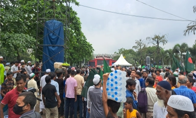 মানিক মিয়া অ্যাভিনিউতে ঢল নেমেছে মানুষের