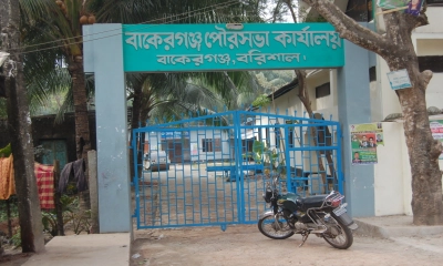 চাঁদা না দেওয়ায় কোচিংয়ে হামলা, আহত শিক্ষিকা ঢামেকে ভর্তি