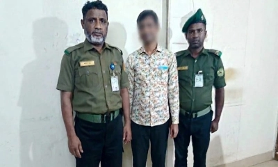 বক্ষব্যাধি হাসপাতালে আনসারের অভিযানে দালাল আটক