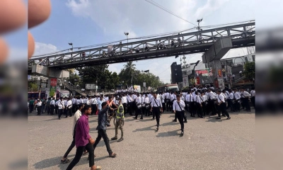 শিক্ষার্থীদের বিক্ষোভে অবরুদ্ধ সায়েন্স ল্যাব, তীব্র যানজট