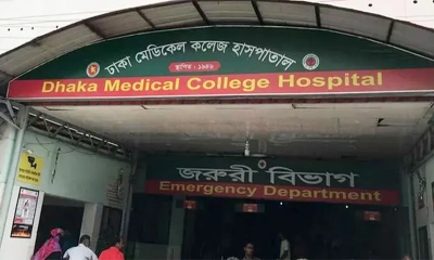 রাস্তা পারাপারের সময় মোটরসাইকেলের ধাক্কায় নারী নিহত
