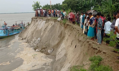ধুনটে যমুনার ফের ভয়াল ভাঙন, নিরাপদ আশ্রয়ের খোঁজে নদীপাড়ের মানুষ