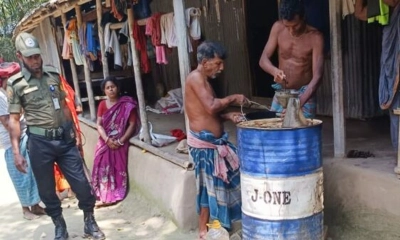চা বিক্রেতার বাড়িতে মিলল অবৈধভাবে মজুত ১২২ লিটার ডিজেল