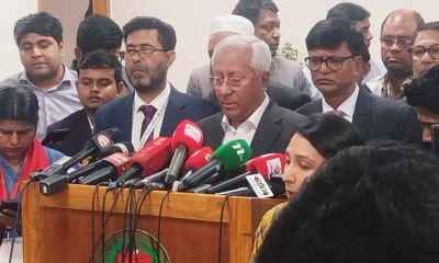 ভোটগ্রহণের প্রথম সাড়ে ৪ ঘণ্টায় ভোট পড়েছে ৩২.৮৮ শতাংশ