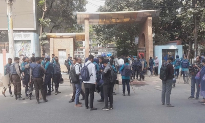শিক্ষা ভবনের সামনে নিরাপত্তা জোরদার করলো পুলিশ