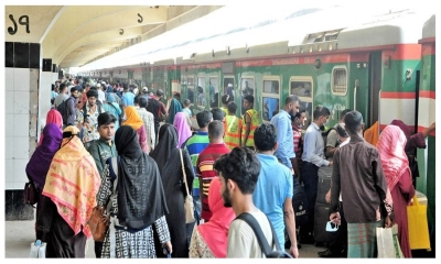 ট্রেনে ঈদযাত্রা শুরু, নাড়ির টানে ছুটছে মানুষ