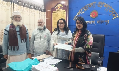 ফরিদপুর-১ আসনে স্বতন্ত্র প্রার্থী আরিফুর রহমান দোলনের মনোনয়নপত্র জমা