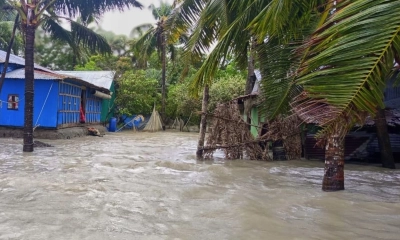 নোয়াখালীতে বাঁধ ভেঙে উপকূলের জনজীবন বিপর্যস্ত