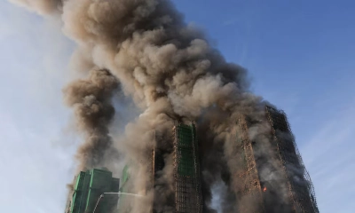 হংকংয়ের ওয়াং ফুক কোর্ট নামে একটি আবাসিক এলাকায় আগুন লাগে। ছবি- সংগৃহীত