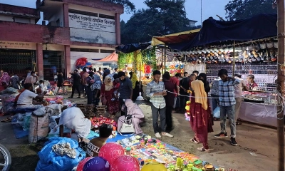 অনুমোদনের তোয়াক্কা না করে স্কুল মাঠে মেলা