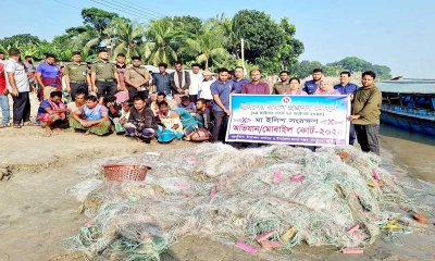 মা ইলিশ রক্ষায় পদ্মা নদীতে বিশেষ অভিযান পরিচালনা করেছে উপজেলা প্রশাসন। ছবি- রূপালী বাংলাদেশ