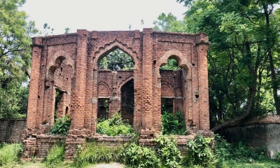 পলাশে কালের সাক্ষী শতবর্ষী জমিদারবাড়ি,  এখন ‘জামিনা মহল’