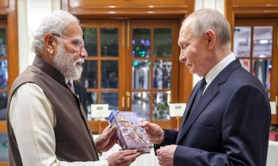 পুতিনকে কী কী উপহার দিলেন মোদি