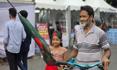 বড়দের হাত ধরে শিশুরাও ৩৬ জুলাই উদযাপনে