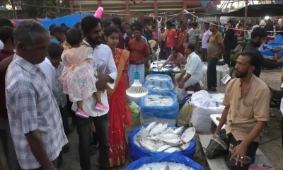 টুঙ্গিপাড়ার ঐতিহ্যবাহী জামাই মেলা : ঘরে ঘরে উৎসবের আনন্দ