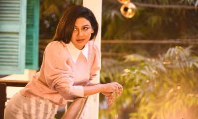 কোথাও বসতে পারছেন না জয়া আহসান