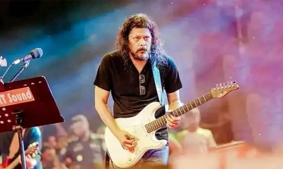 শপথের রাতে সংসদের সামনে জেমসের কনসার্ট
