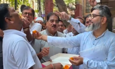 বাংলাদেশিদের ভিসা চালুর খুশিতে কলকাতায় ব্যবসায়ীদের মিষ্টিমুখ