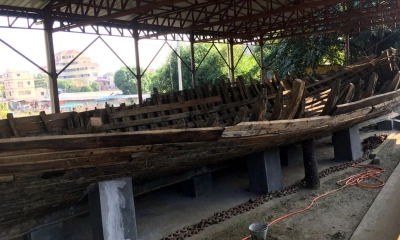 বৃষ্টি-রোদে ক্ষয়ে যাচ্ছে কুয়াকাটার ঐতিহাসিক পালতোলা নৌকা