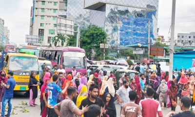রাজধানীর কুড়িলে সড়ক অবরোধ, যান চলাচল বন্ধ