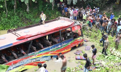 কুষ্টিয়ায় যাত্রীবাহী বাস উল্টে খাদে, নিহত ৩