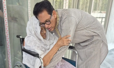 অসুস্থ মায়ের জন্য দোয়া চাইলেন শিক্ষামন্ত্রী ড. মিলন