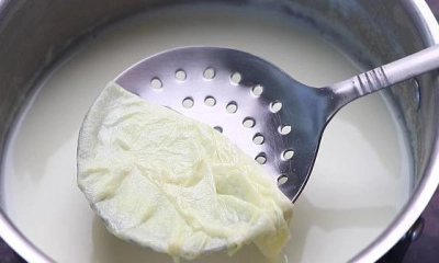 দুধের সর মুখে লাগালে কী হয়