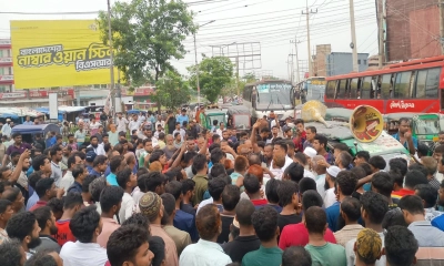 শতাধিক অবৈধ দোকান-স্থাপনা উচ্ছেদ, প্রতিবাদে ঢাকা-ময়মনসিংহ মহাসড়ক অবরোধ