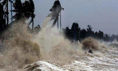 ঘূর্ণিঝড় ‘মন্থার’ আঘাতে ব্যাপক ক্ষতি, জনজীবন বিপর্যস্ত