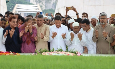 জিয়াউর রহমান ও খালেদা জিয়ার সমাধিতে গৃহায়নমন্ত্রীর শ্রদ্ধা