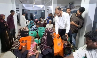 দৃষ্টি প্রতিবন্ধী পরিবারের মুখে হাসি, চিকিৎসা ও নতুন পোশাক দিল প্রশাসন